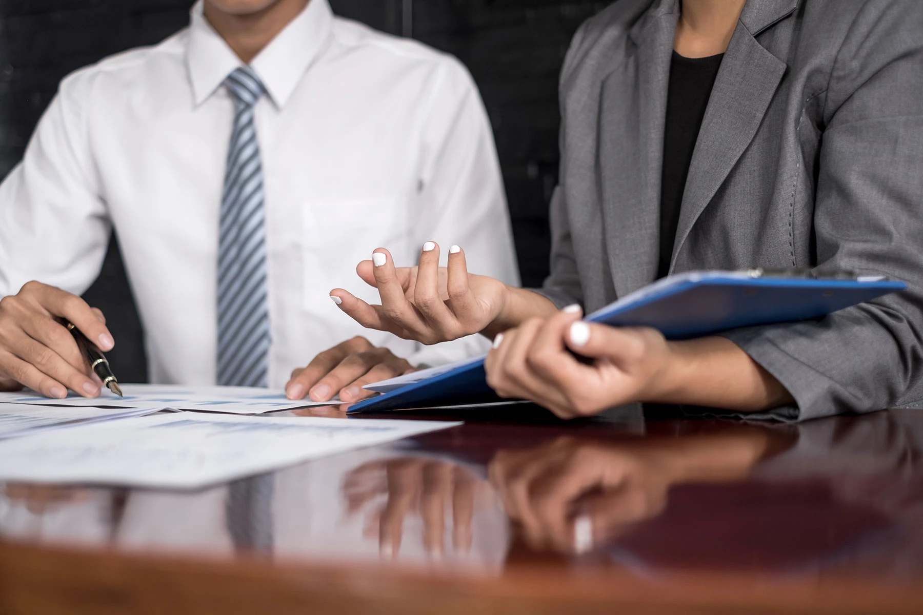 Análisis de reorganización empresarial y estados financieros